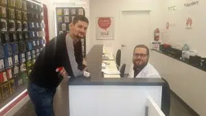 two Mobile Klinik workers
