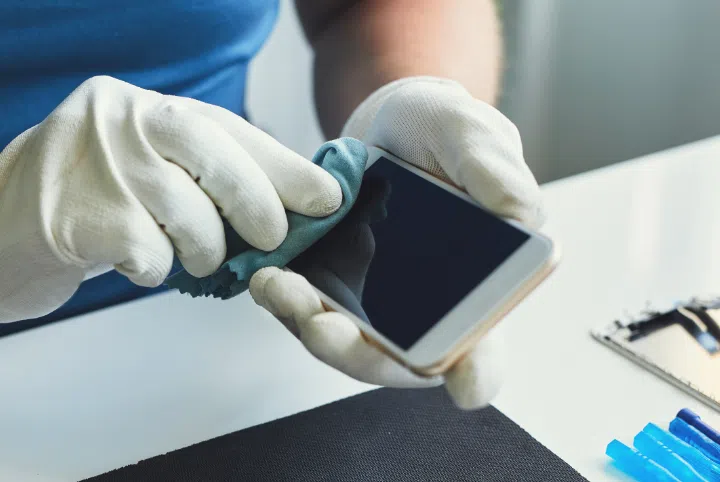 a Mobile Klinik tech fixing a phone